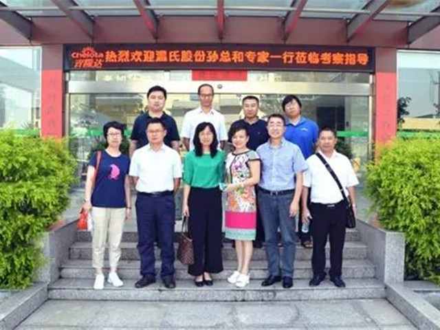 温氏股份考察团在188金宝搏安卓下载公司合照