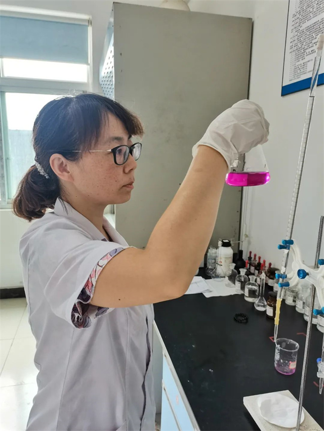 188金宝搏安卓下载摄影大赛作品《品质检验官》