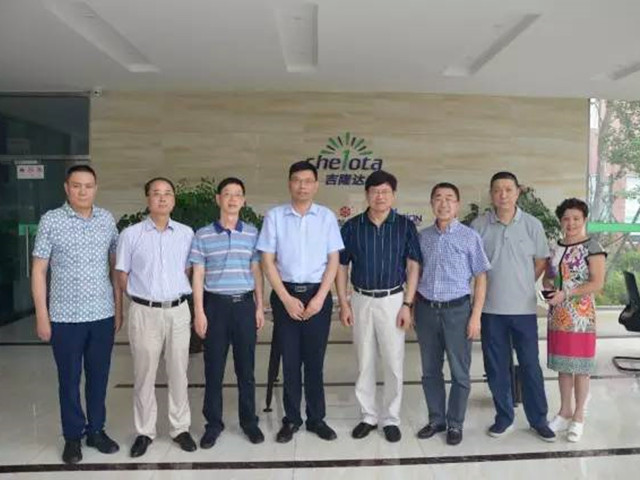 农业部领导率团到188金宝搏安卓下载集团参观考察