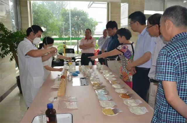 农业部领导率团到188金宝搏安卓下载集团参观考察