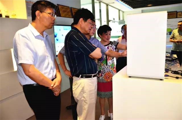 农业部领导率团到188金宝搏安卓下载集团参观考察