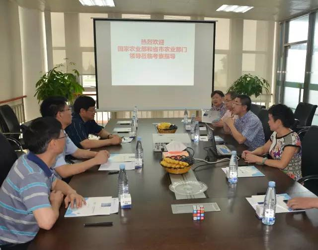 农业部领导率团到188金宝搏安卓下载集团参观考察